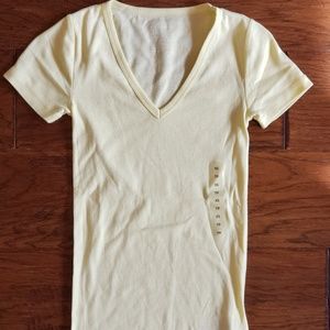 NWT GAP MODERN V-NECK T